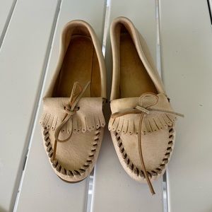 Minnetonka Tan soft leather moccasins, Size 8